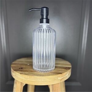 Hearth & Hand by Magnolia Fluted Acrylic Shower Dispenser | 27oz | EUC🚿